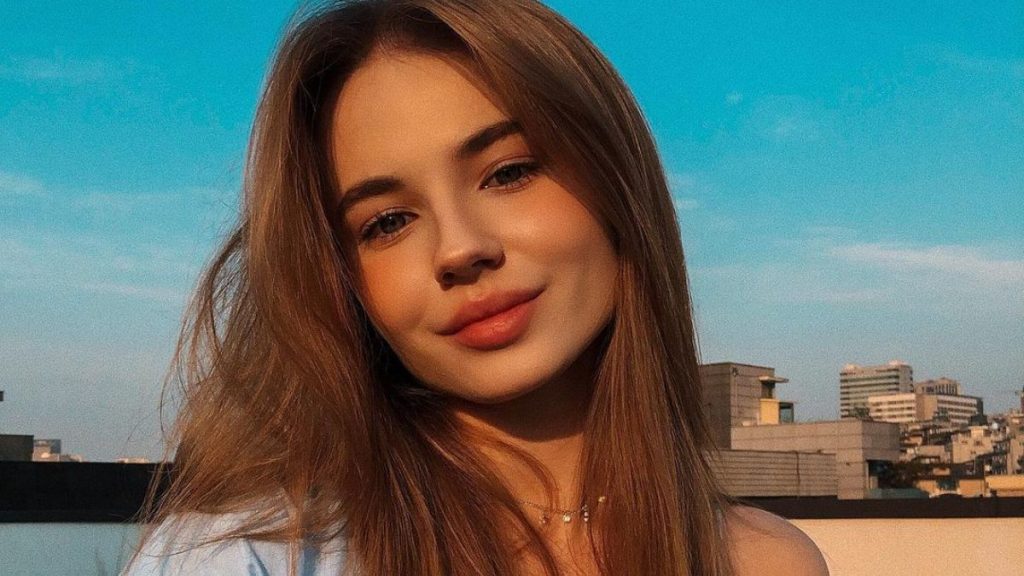 Ліза Василенко — модель OnlyFans з України. Зріст, вага, розмір грудей, біографія, Instagram, кар’єра та цікаві факти про інфлюенсерку.