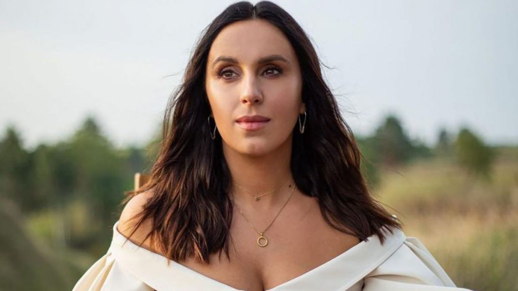 Українська співачка Джамала стала членкинею академії Grammy, отримавши право голосу при виборі переможців престижної премії.