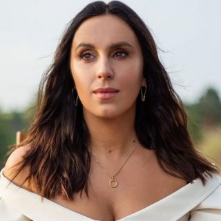 Українська співачка Джамала стала членкинею академії Grammy, отримавши право голосу при виборі переможців престижної премії.