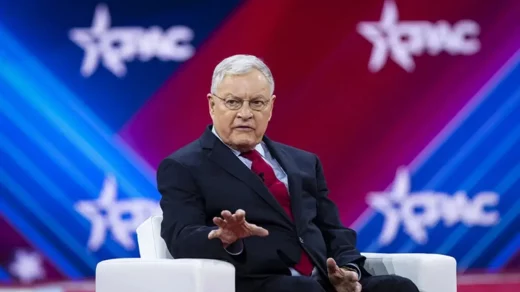 Спецпосланник США Кіт Келлог прибув до України з метою оцінки ситуації на місцях через посилення атак РФ та ризик нового наступу.