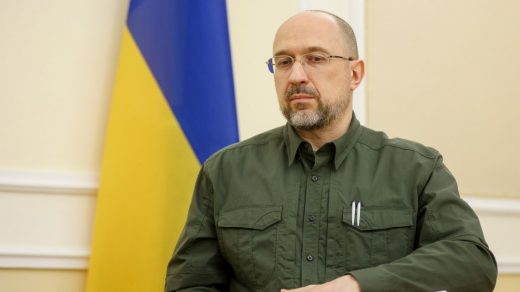Прем’єр-міністр Денис Шмигаль готується очолити Міноборони, його місце може зайняти Юлія Свириденко, повідомляють джерела в уряді.