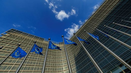 Єврокомісія припинила співпрацю з перекладачкою через порушення правил безпеки під час саміту ЄС за участі Зеленського 19 грудня 2024 року.