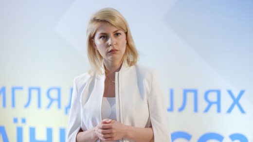 Уряд розглядає кандидатури Рустема Умерова та Ольги Стефанишиної на посаду посла України у США, ймовірна ротація в уряді спричинила нові дискусії.