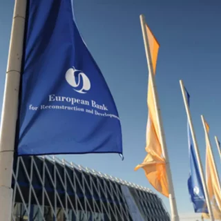 Україна та ЄБРР підписали меморандум про запуск нової фондової біржі. Створять єдиний холдинг, держава отримає мінімум 25%, планується залучення інвестора.