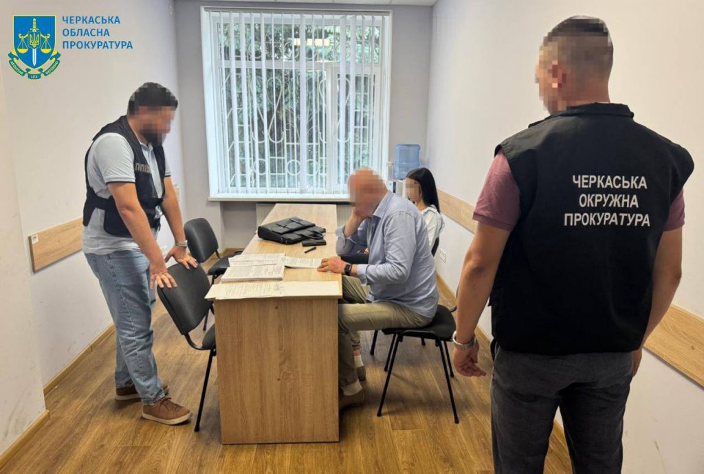 Тренерка з Черкащини зібрала гроші з батьків для фестивалю в Грузії, але програла їх в онлайн-казино. Підозра у шахрайстві.