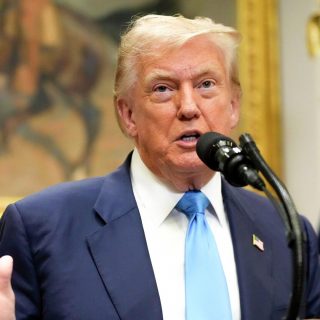 Дональд Трамп заявив, що очікує конкретних результатів від переговорів з Путіним на Алясці, підкреслюючи шкоду від російських атак на Україну.