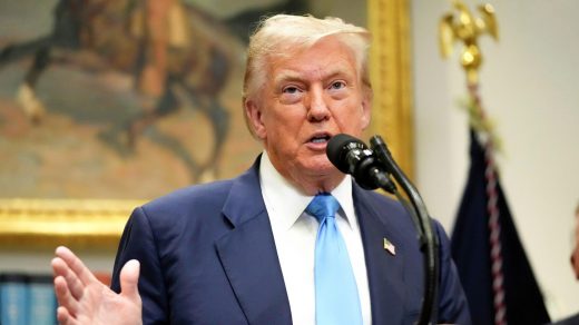 Дональд Трамп заявив, що очікує конкретних результатів від переговорів з Путіним на Алясці, підкреслюючи шкоду від російських атак на Україну.