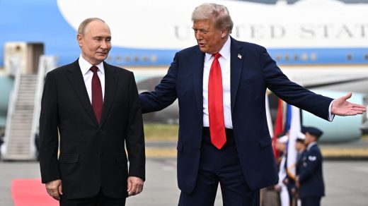 Зустріч Трампа і Путіна на військовій базі в Анкориджі: обговорення ситуації в Україні та подальші кроки.