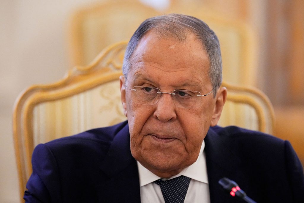 Зустріч між Зеленським і Путіним не планується, заявив Лавров, пояснивши причини відсутності прогресу в переговорах.