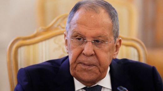 Зустріч між Зеленським і Путіним не планується, заявив Лавров, пояснивши причини відсутності прогресу в переговорах.