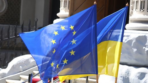 ЄС надав Україні 1,6 млрд євро в рамках макрофінансової допомоги, використовуючи доходи від заморожених російських активів. Підтримка триватиме.