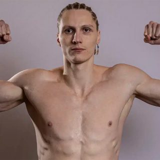 Даніель Лапін анонсував свій бій проти Троя Джонса, який відбудеться 1 листопада у Манчестері. На кону титули IBF, WBA та WBO.