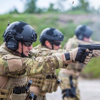 Американські приватні військові компанії можуть розгорнути сили в Україні в рамках мирного договору за підтримки Дональда Трампа, пише The Telegraph.