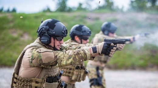 Американські приватні військові компанії можуть розгорнути сили в Україні в рамках мирного договору за підтримки Дональда Трампа, пише The Telegraph.