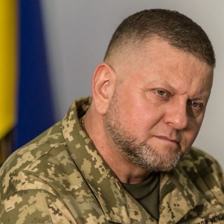 Джей Ді Венс ініціював дзвінок з Валерієм Залужним після конфлікту Трампа та Зеленського у лютому 2025 року, повідомляє FBC.net.ua.