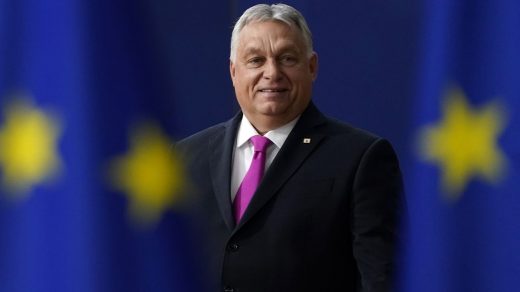 Віктор Орбан висловив повагу до президента України, але зазначив, що Володимир Зеленський прийняв кілька помилкових рішень щодо війни з Росією.