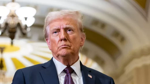 Апеляційний суд США визнав незаконними тарифи Дональда Трампа, але залишив їх чинними до 14 жовтня для можливості апеляції до Верховного суду.