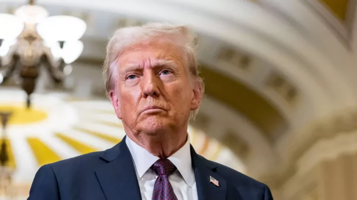 Апеляційний суд США визнав незаконними тарифи Дональда Трампа, але залишив їх чинними до 14 жовтня для можливості апеляції до Верховного суду.