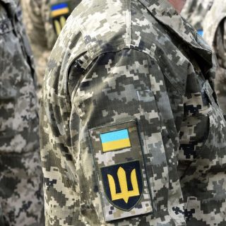 Збройні сили України переходять на нову форму камуфляжу ММ-25, що є копією Multicam. Термін повного переходу поки не визначено.