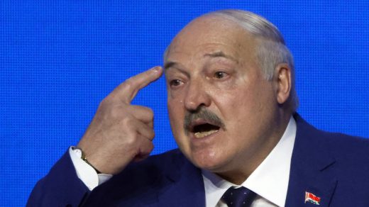 Лукашенко заявив, що Росія не програє війну проти України, вказавши на необхідність мирних переговорів та можливі поступки для припинення конфлікту.