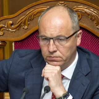 У Львові застрелили екс-голову Верховної Ради Андрія Парубія. Поліція ввела план «Сирена», розшукують нападника. Подробиці інциденту та офіційні заяви.