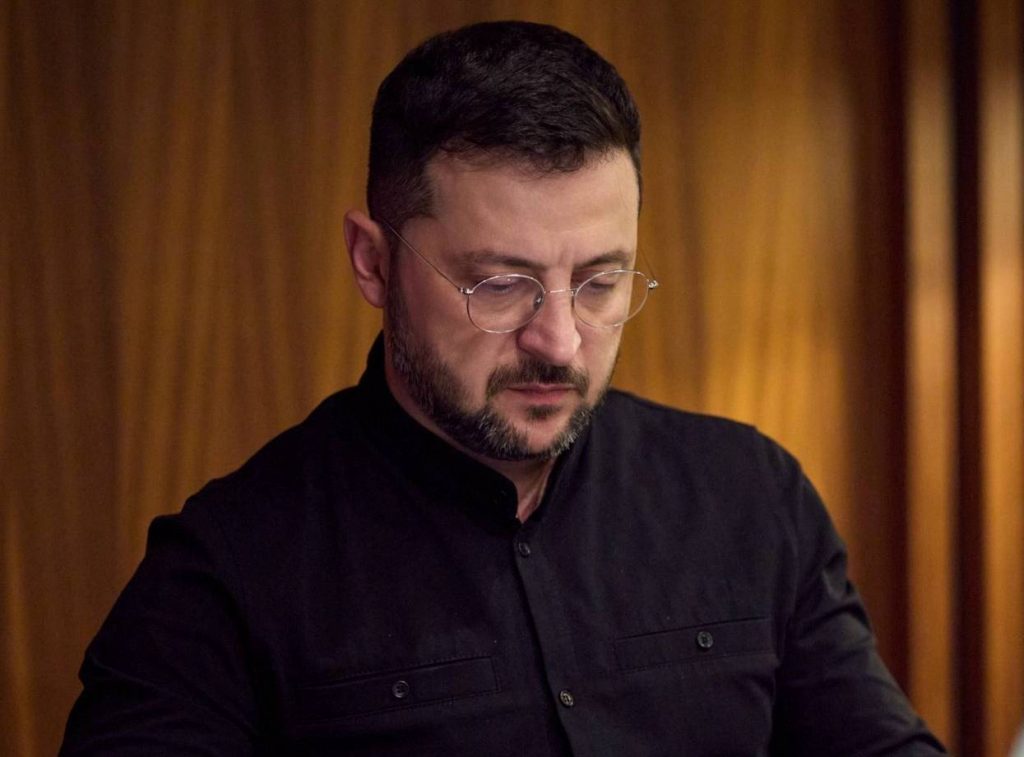 Зеленський підкреслив важливість переговорів для завершення війни, але заявив, що Росія перешкоджає зустрічам лідерів. Дипломатія і санкції — можливі шляхи до миру.