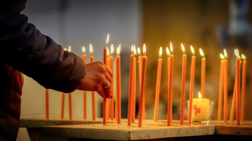 19 серпня православні християни вшановують святого Андрія Стратилата. Традиції та молитви, звичаї дня, що символізує Текла Буряківниця.
