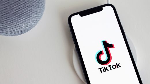 У TikTok поширюють фейкові відео про нібито постанову щодо «дитини війни» та допомоги. Центр протидії дезінформації спростував інформацію.