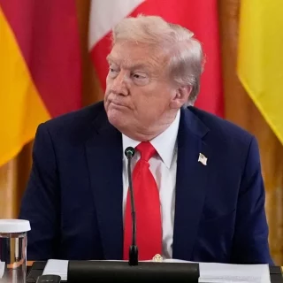 Трамп закликає позбавити ліцензій телеканали ABC та NBC за упереджене висвітлення республіканців, заявляючи про загрозу демократії.