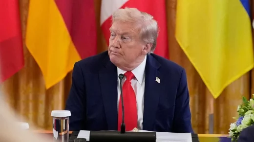 Трамп закликає позбавити ліцензій телеканали ABC та NBC за упереджене висвітлення республіканців, заявляючи про загрозу демократії.