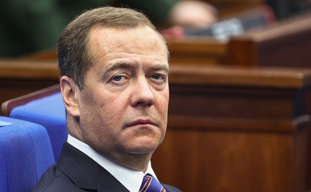 Дмитро Медведєв пригрозив війною НАТО у випадку збиття російських безпілотників над Україною, заявивши про «провокаційну ідею» безпольотної зони.
