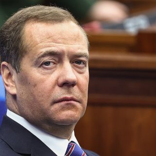 Дмитро Медведєв пригрозив війною НАТО у випадку збиття російських безпілотників над Україною, заявивши про «провокаційну ідею» безпольотної зони.