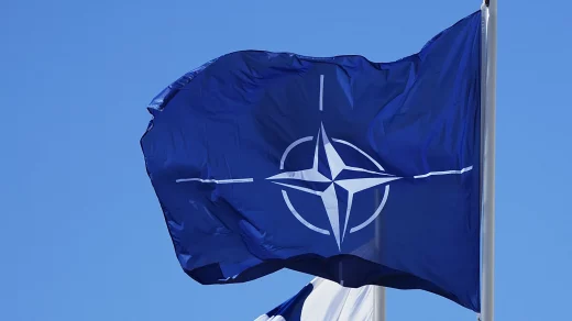 НАТО активувало статтю 4 через вторгнення російських дронів у повітряний простір Польщі. Союзники провели консультації та підтримали Варшаву.
