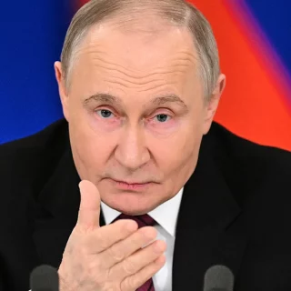 Путін під час зустрічі з Фіцо у Пекіні висунув показові заяви про Україну, НАТО та Запорізьку АЕС, знову перекладаючи провину на Захід.