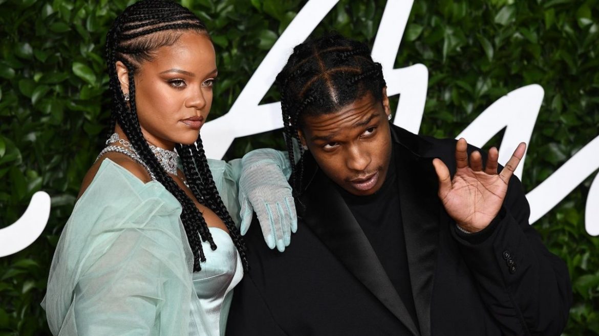 Ріанна та A$AP Rocky втретє стали батьками: 13 вересня співачка народила доньку Рокі Айріш Меєрс і вперше показала її обличчя у своєму Instagram.