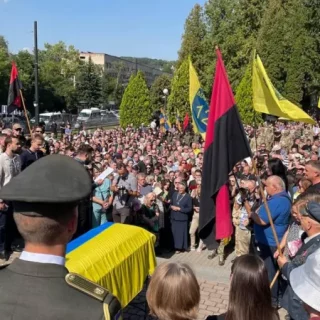 У Львові попрощалися з Андрієм Парубієм: панахида у Соборі Святого Юра, поховання на Личаківському цвинтарі та виступи Порошенка, Гройсмана й Яценюка.