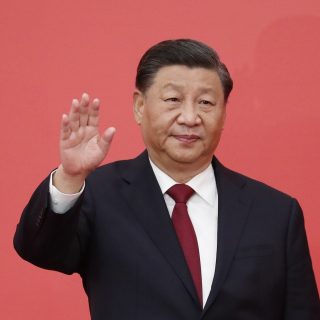 Сі Цзіньпін на параді за участю Путіна й Кім Чен Ина заявив, що світ має обрати між війною та миром, наголосивши на ролі Китаю у Другій світовій війні.