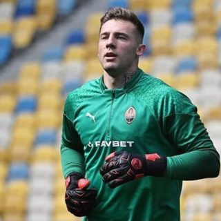 Колишнього воротаря «Динамо» Артура Рудька затримали при спробі незаконного перетину кордону. Нині він проходить військову підготовку у ЗСУ.