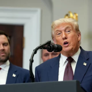 Дональд Трамп заявив про розчарування Володимиром Путіним через війну в Україні та анонсував пакет допомоги, не розкривши його деталей.