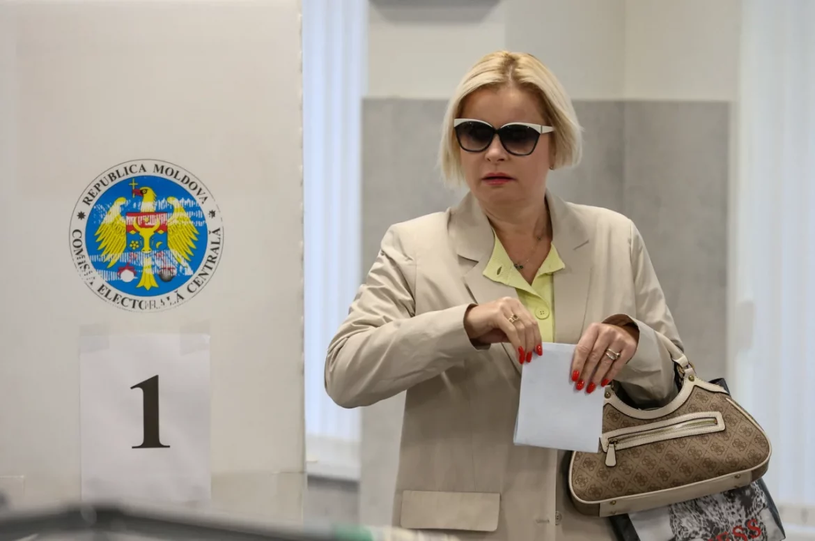 У Молдові стартували парламентські вибори, які визначать проєвропейський чи проросійський шлях розвитку країни на найближчі чотири роки.