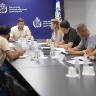 Херсонська ОВА закупила 317 240 м² антидронових сіток у луцької підприємиці та колишньої вебкам-моделі Наталії Борщевич за 6,3 млн грн.