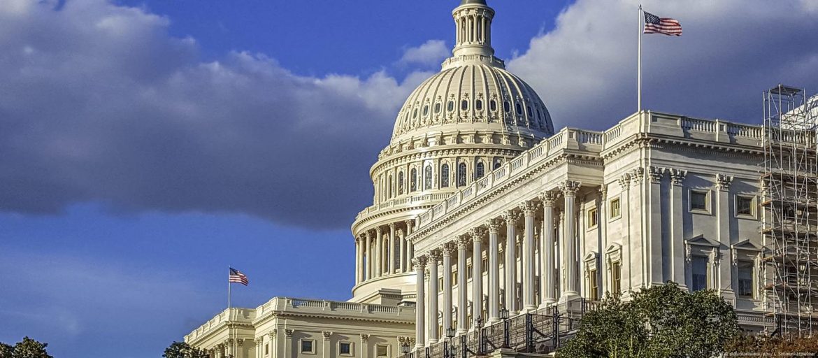 Сенат США не підтримав тимчасове фінансування уряду, що призвело до шостого дня «шатдауну». Трамп та Шумер коментують ситуацію.