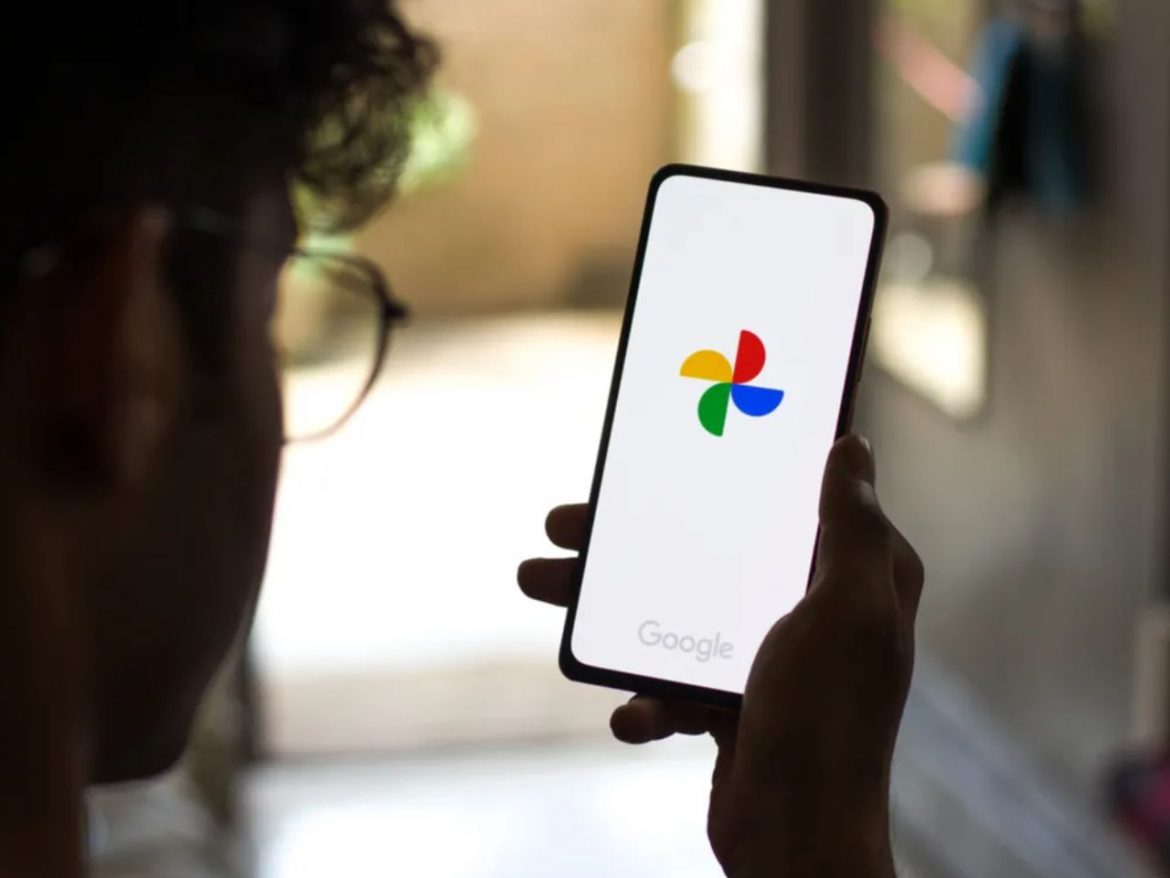 Google Photos готує функцію «Me Meme», що дозволить користувачам створювати персональні меми за допомогою ШІ, повідомляє FBC.net.ua з посиланням на Android Authority.