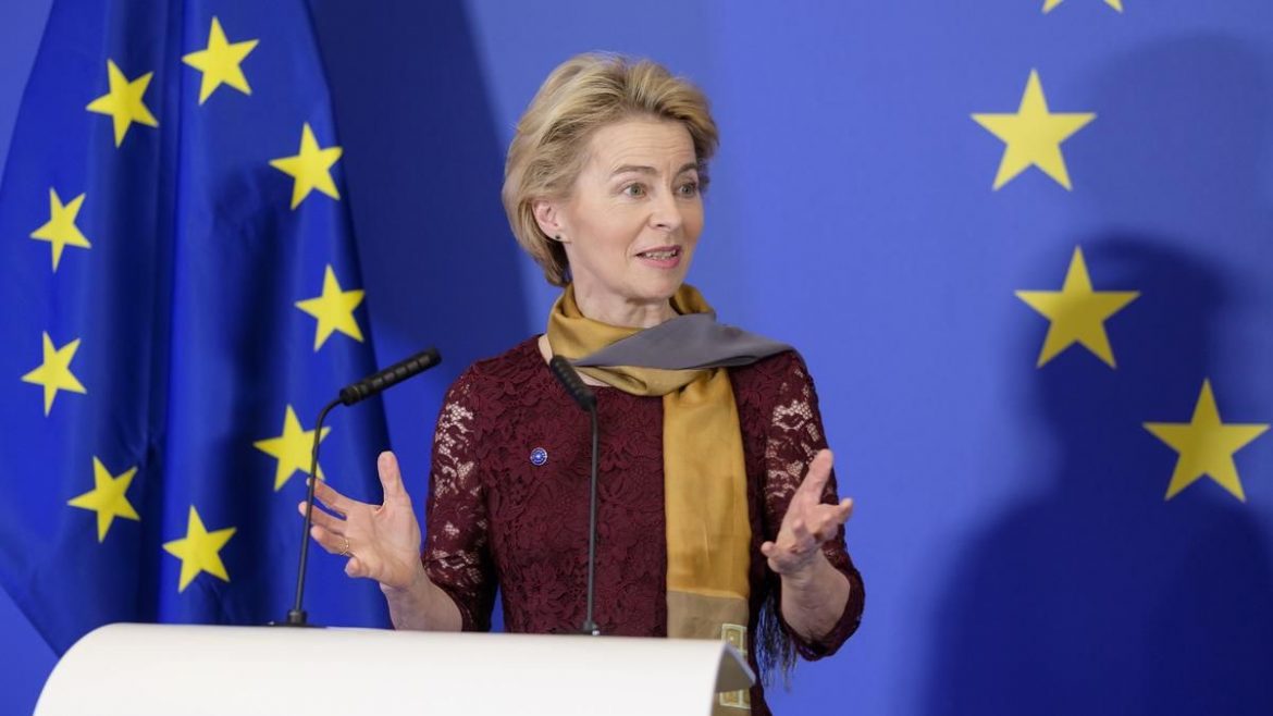 ЄС і Литва засудили атаку РФ на вокзал у Шостці. Урсула фон дер Ляєн назвала дії Росії варварством і пообіцяла подальший тиск задля миру.