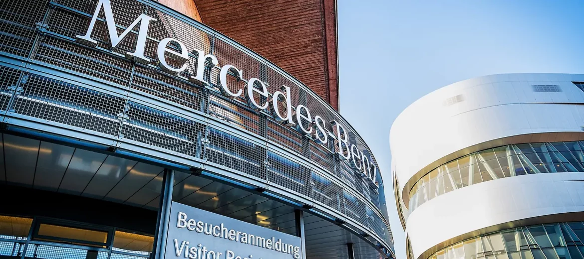Прибуток Mercedes-Benz впав майже на третину через слабкі продажі, митні витрати США та скорочення персоналу. Компанія готує план економії до 2027 року. Прибуток Mercedes-Benz впав майже на третину через слабкі продажі, митні витрати США та скорочення персоналу. Компанія готує план економії до 2027 року.