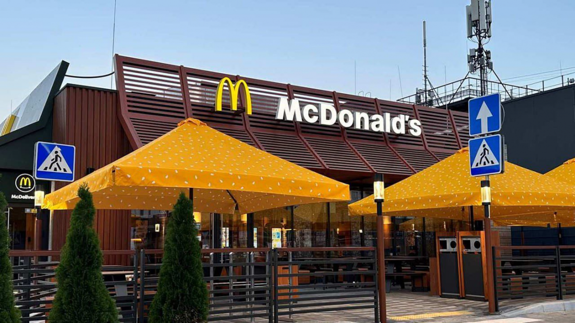 McDonald’s розширив меню трьома МакМафінами з авокадо та руколою. Новинки вже доступні по всій Україні за ціною від 102 до 148 грн.