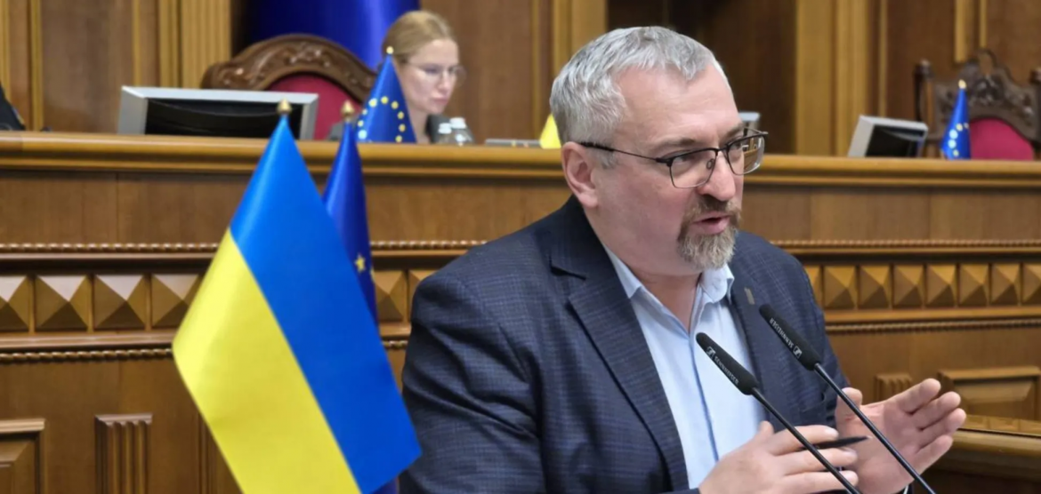 Федієнко оприлюднив відео з виставки РЕБ, де назвав завод у Тернополі. Після удару рф ролик видалили. Журналісти вказують на можливі наслідки.