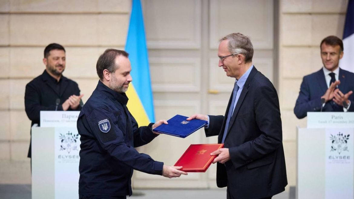 Alstom і “Укрзалізниця” підписали контракт на 55 локомотивів Traxx, профінансований ЄБРР і Світовим банком. Перші поставки очікуються у 2027 році.