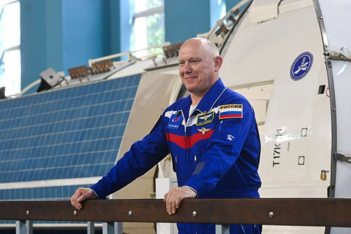 Олега Артем’єва виключили з Crew-12 через фотографування секретних матеріалів SpaceX. Інцидент спричинив розслідування та зміни у складі екіпажу.