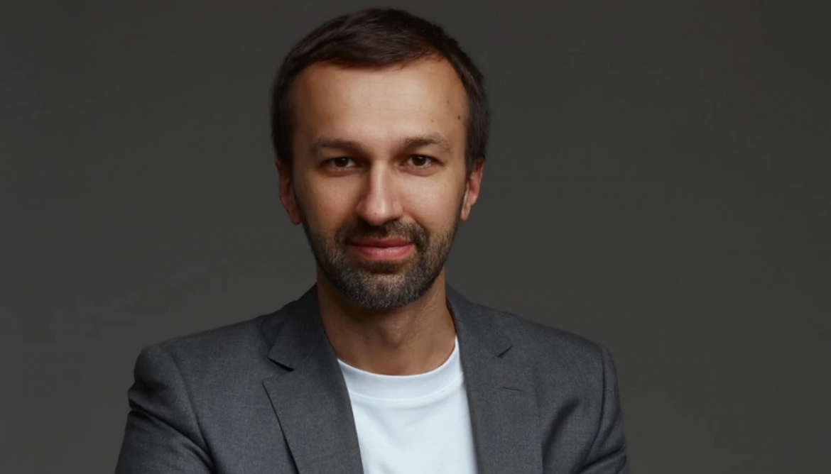 Сергія Лещенка звільнено з посади радника керівника Офісу Президента України після відставки Андрія Єрмака разом з іншими радниками.